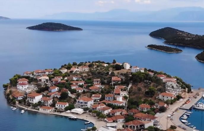 Το μοναδικό κατοικημένο νησί του Κορινθιακού που λίγοι γνωρίζουν