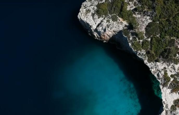 Το «Γαλάζιο Παράθυρο» του Κορινθιακού που ελάχιστοι γνωρίζουν