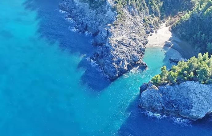 Αυτή είναι η ιδανική παραλία για μετά την καραντίνα