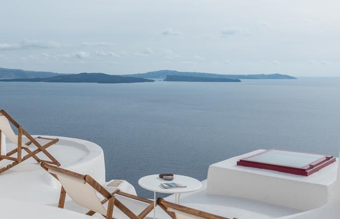 Airbnb: Δύο βίλες στη Σαντορίνη στα πιο δημοφιλή σπίτια για μετά το lockdown