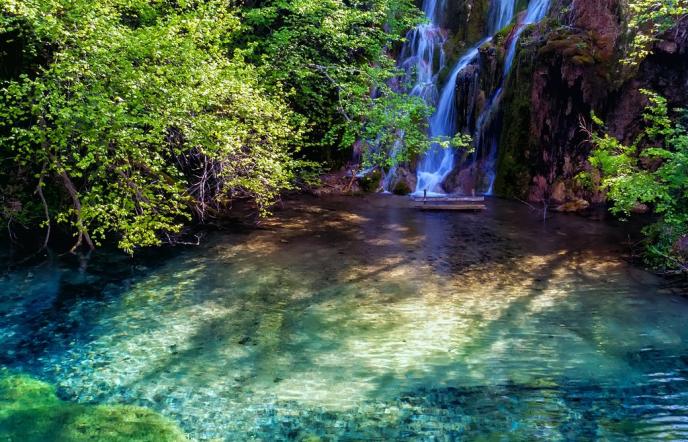 Αυτή είναι η κρυφή «Γαλάζια Λίμνη» της Βόρειας Ελλάδας