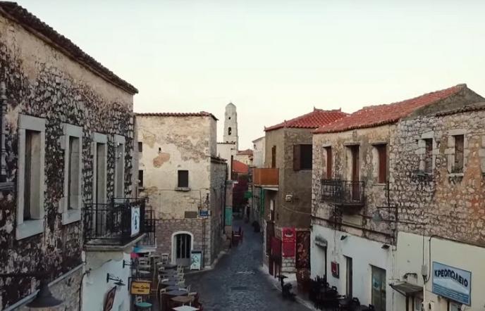 Αρεόπολη: Η «πέτρινη καρδιά» της Μάνης από ψηλά