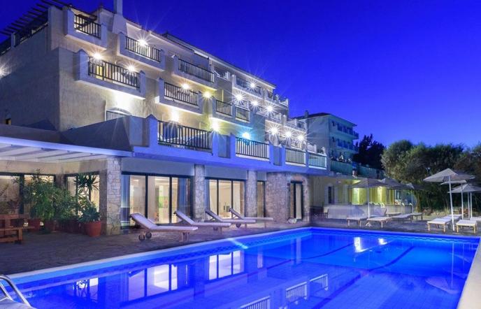 Cavos Bay Hotel & Studios: Ζήστε τις απόλυτες διακοπές στην Ικαρία