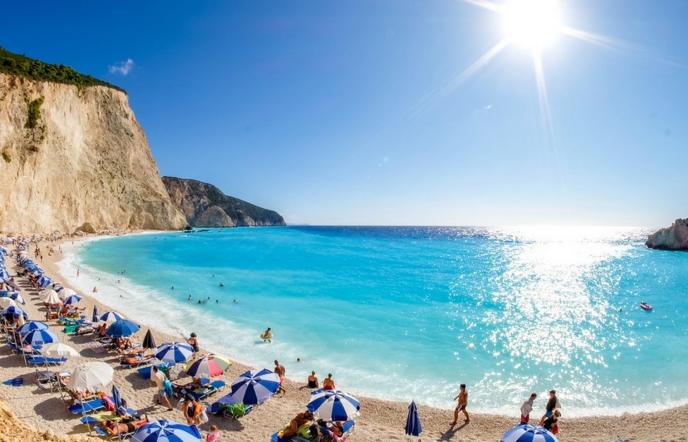 Οφείλουμε να σκεφτούμε θετικά και να νιώσουμε... καλοκαίρι
