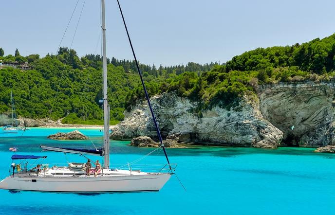 Παξοί: Βουτιές στο τιρκουάζ του Ιονίου