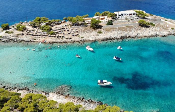 Ταξιδεύοντας στον καταπράσινο παράδεισο του Αργοσαρωνικού