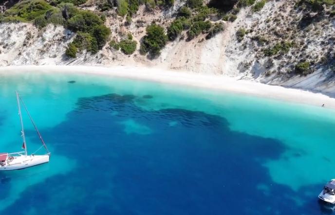Μία από τις ωραιότερες παραλίες της Ελλάδας βρίσκεται στην Ιθάκη