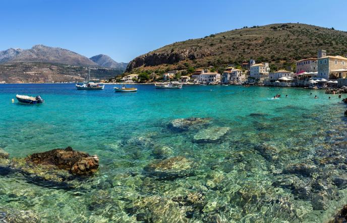 Λιμένι: Το πέτρινο λιμάνι που μαγεύει