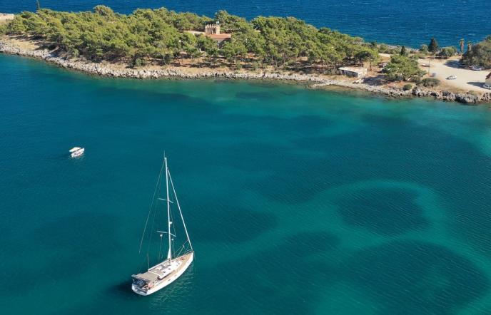 Ταξίδι στο νησάκι όπου βρήκαν ερωτικό καταφύγιο ο Πάρις και η Ωραία Ελένη