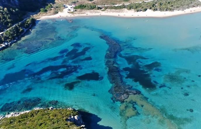 Αυτή είναι ίσως η πιο... ιστορική παραλία της Ελλάδας