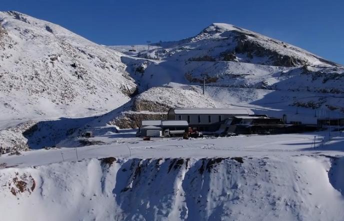 Χιονοδρομικό Κέντρο Παρνασσού: Ο ιστορικός πρώτος χιονιάς χωρίς επισκέπτες