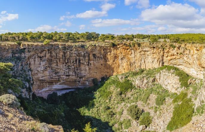 Χάος: O «κρατήρας» της Αττικής που λίγοι γνωρίζουν