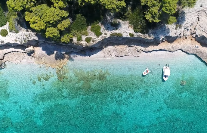 Αλκυόνη: Ο εξωτικός παράδεισος της Κορινθίας με τη «σκοτεινή» ιστορία