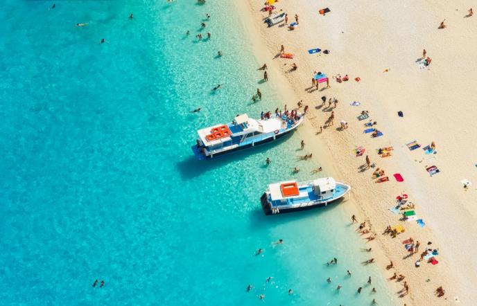Travel+Leisure: Μία ελληνική παραλία στις 10 ωραιότερες λευκές αμμουδιές του κόσμου