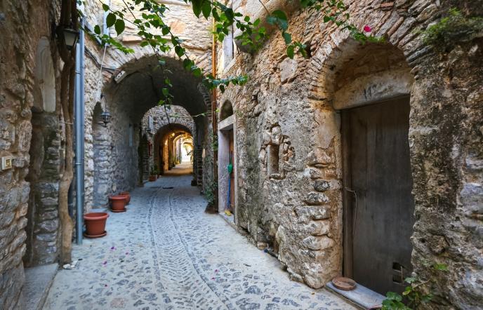 Μαστιχοχώρια: Τα μεσαιωνικά χωριά της Χίου που σε ταξιδεύουν στο χρόνο