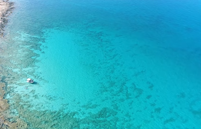 Αργολίδα: Το μυστικό σημείο με τα νερά που θυμίζουν Καραϊβική