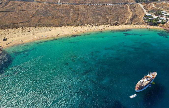 Κυκλάδες: 12 εντυπωσιακές παραλίες που θα σας μείνουν αξέχαστες