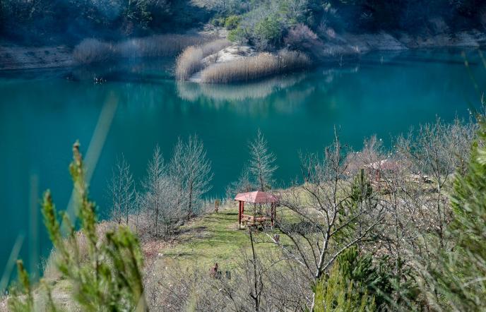 Λίμνη Τσιβλού: Ένα ελβετικό τοπίο στις πλαγιές του Χελμού