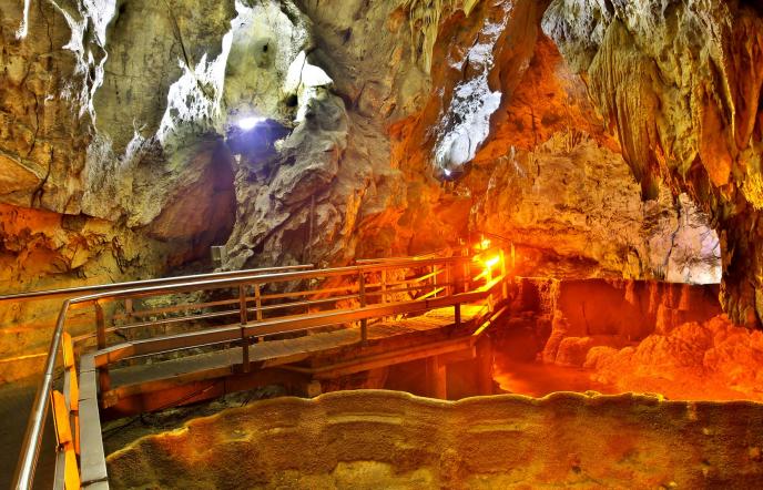 Σπήλαιο των Λιμνών: Το θαύμα της φύσης κοντά στα Καλάβρυτα