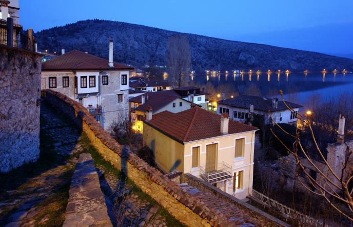 Ντολτσό: Βόλτα στην πιο όμορφη γειτονιά της Καστοριάς