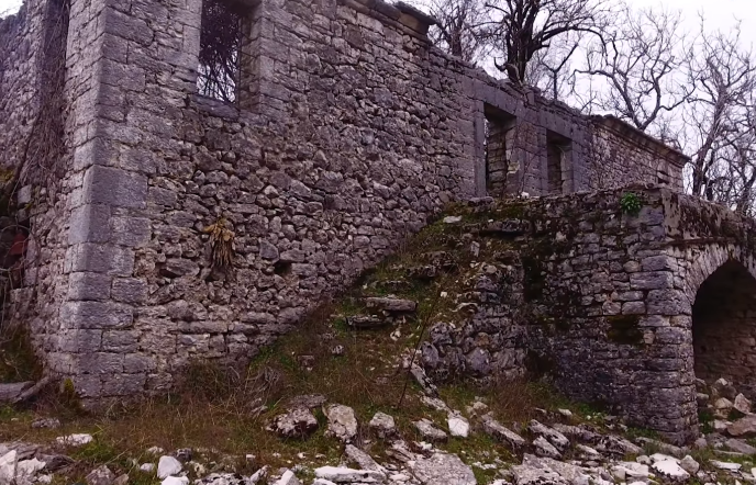 Μαυρονόρος: Το πέτρινο χωριό – φάντασμα των Ιωαννίνων