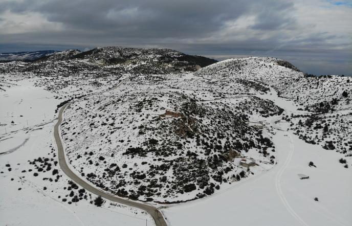 Ορεινός παράδεισος: Η επιβλητική Ζήρεια και η παγωμένη λίμνη Δασίου