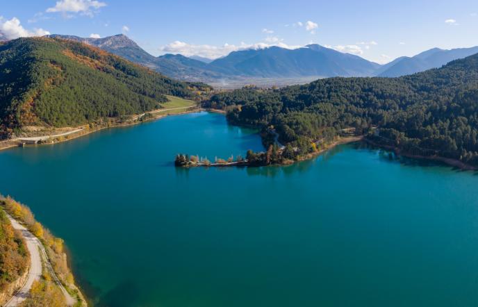 Λίμνη Δόξα: Μια μονοήμερη απόδραση στη μικρή «Ελβετία» της Κορινθίας