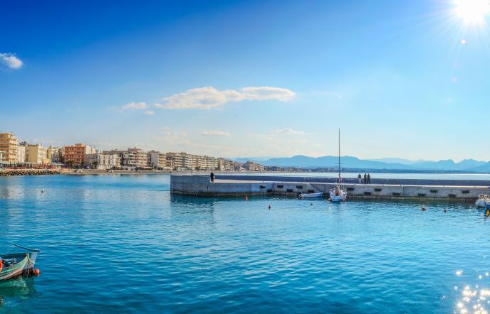 Λουτράκι: Μια απόδραση που τα έχει όλα