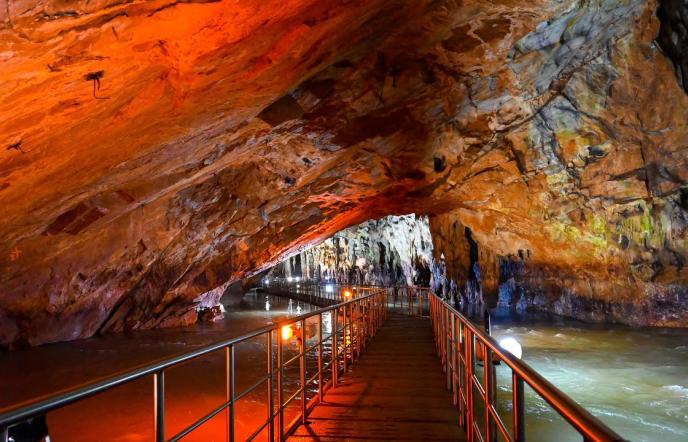 Σπήλαιο Αγγίτη: Εξερευνώντας το εντυπωσιακό ποτάμιο σπήλαιο της Δράμας