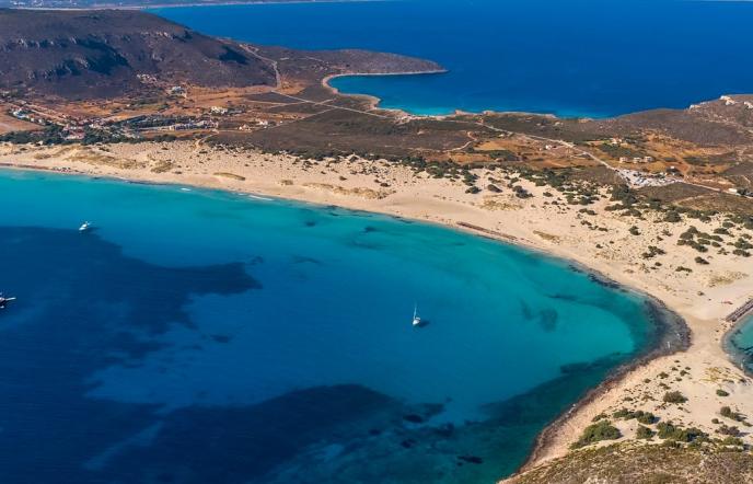 10 υπέροχες παραλίες της Πελοποννήσου που πρέπει να επισκεφτείς