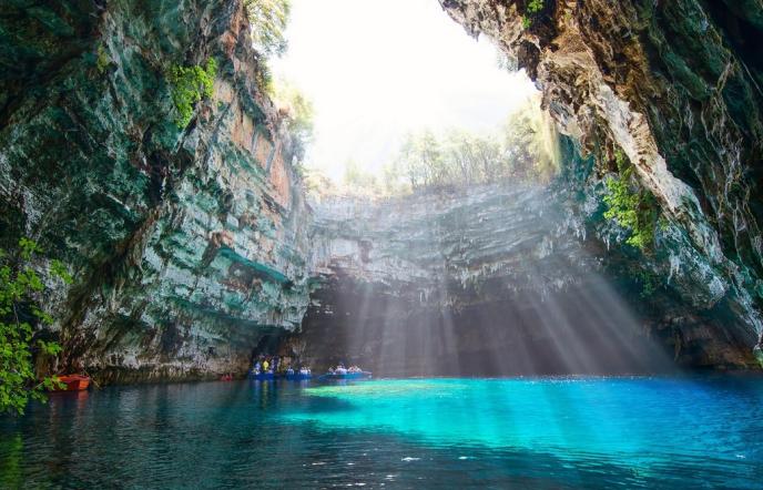 Τα πιο εντυπωσιακά σπήλαια της Ελλάδας