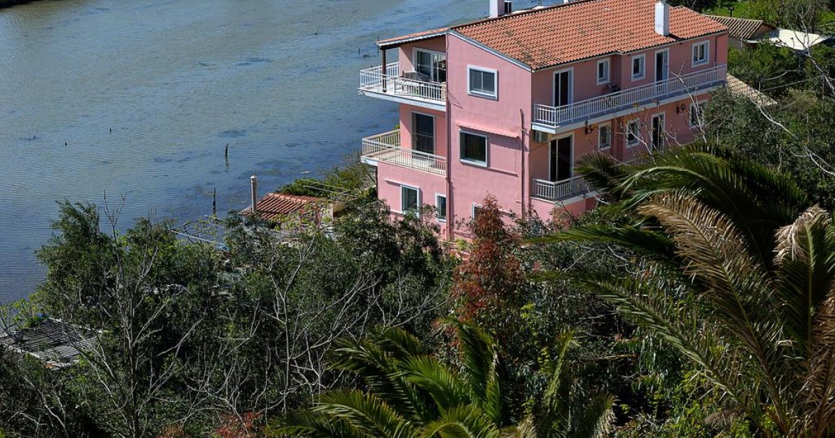 Anna Apartments